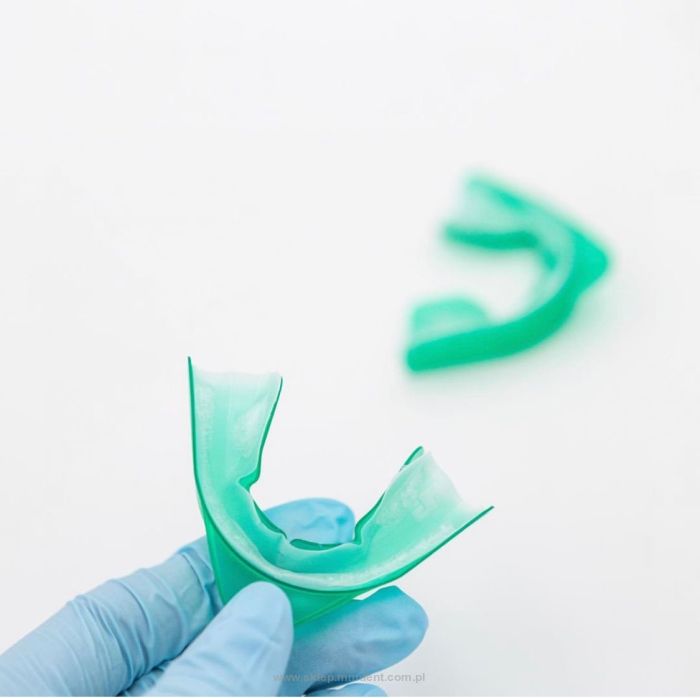 Białe zęby na wyciągnięcie ręki – wybielanie zębów z Opalescence